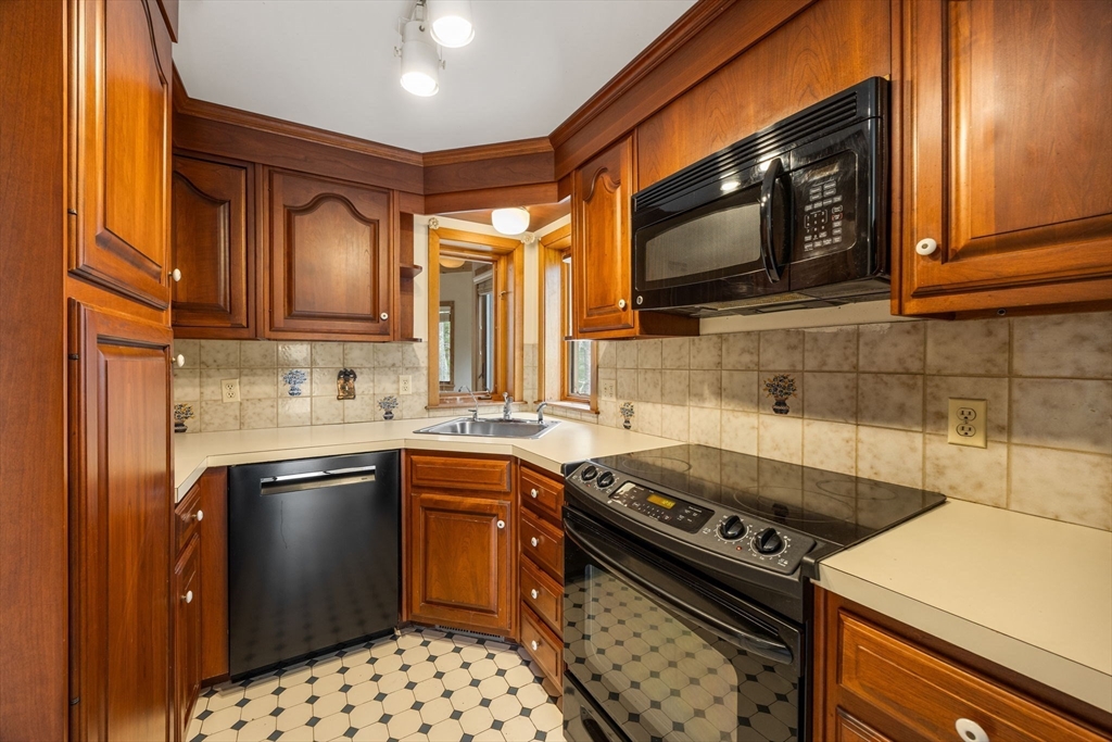 2 Hibbs Lane Property Photo 12