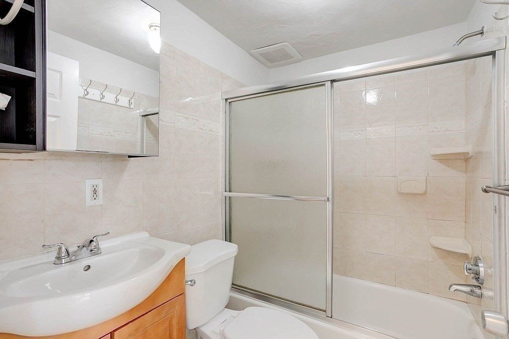 156 Bennington St # 2 Property Photo 4