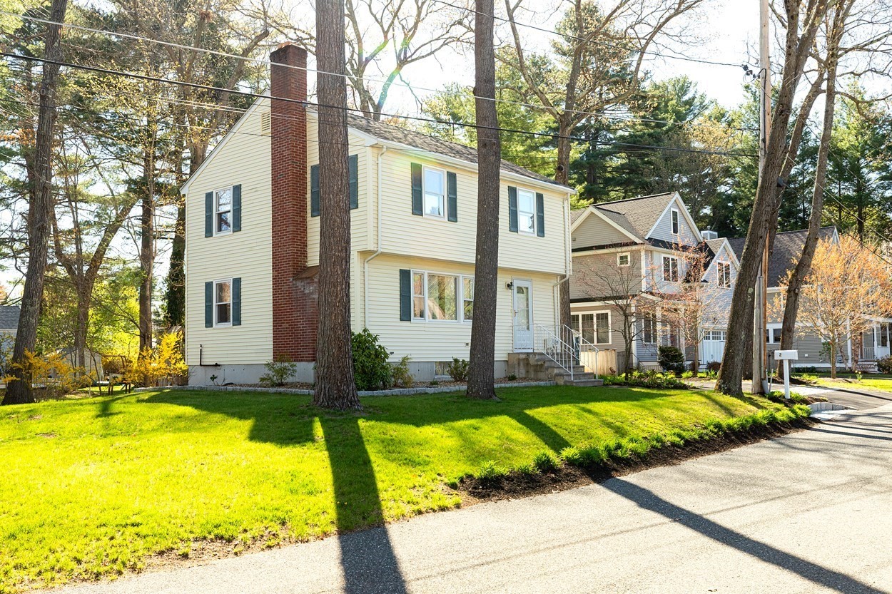 2 Marigold Ave Property Photo 1