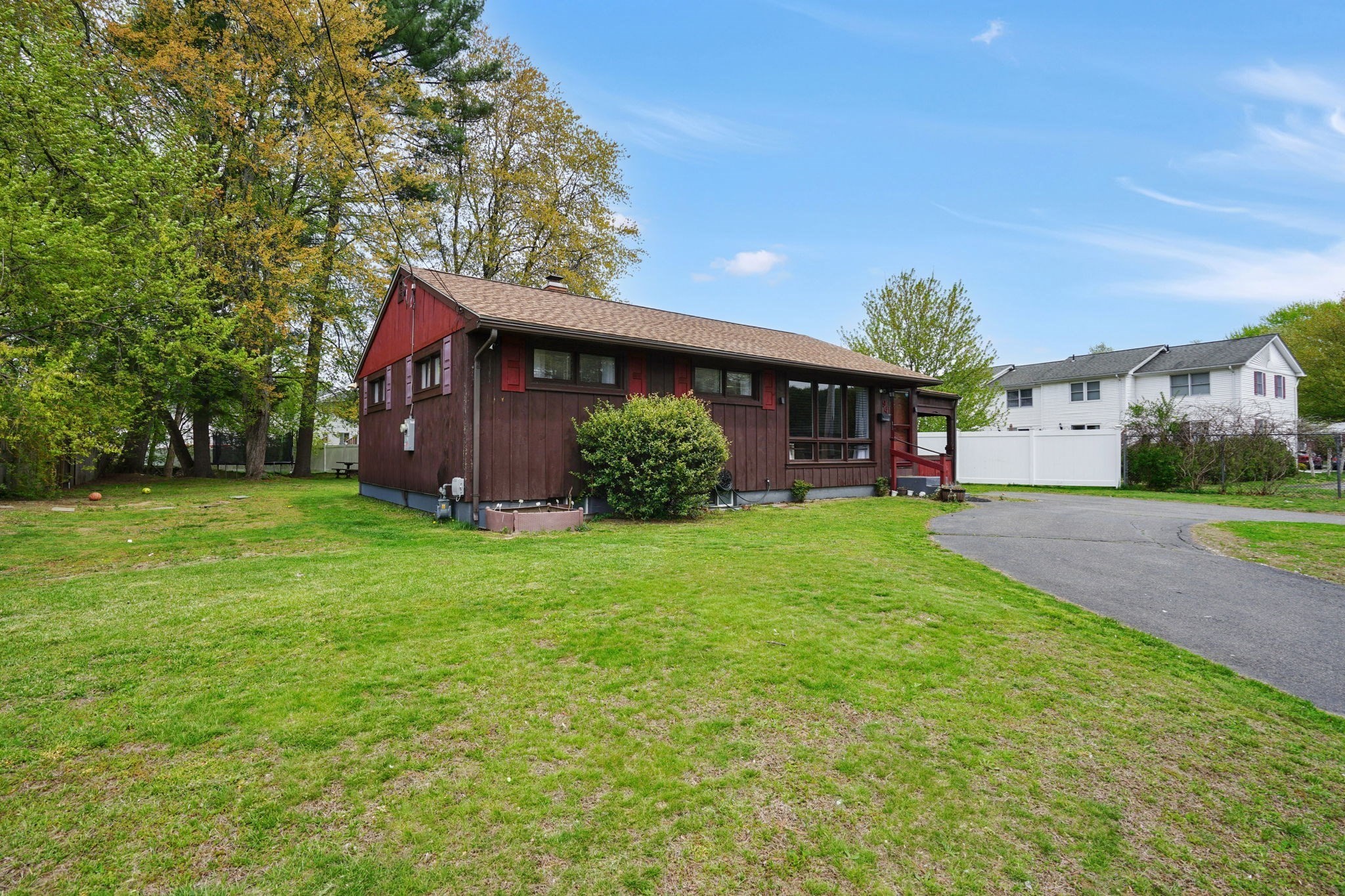 94 Cora Ave Property Photo 2