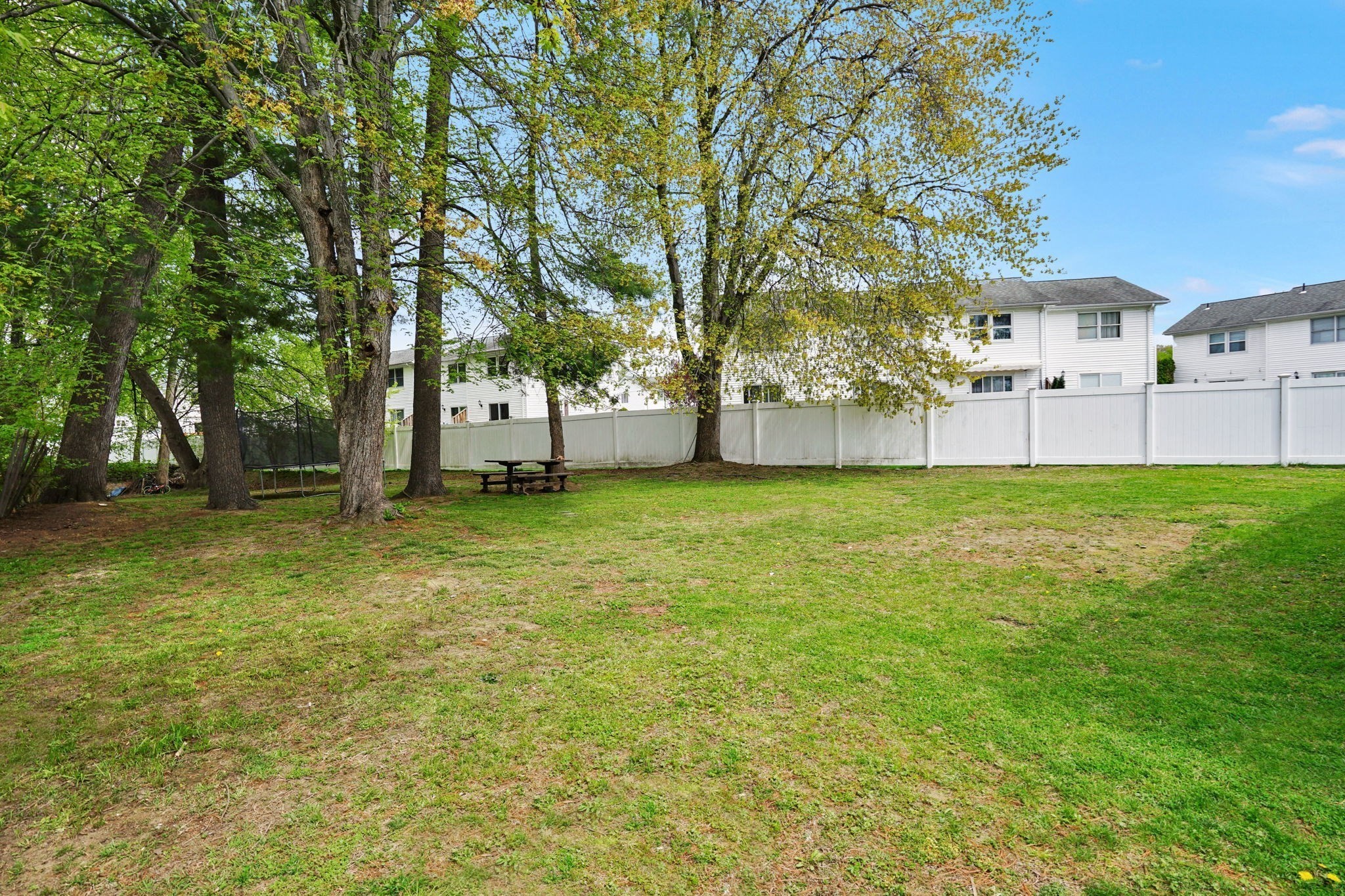 94 Cora Ave Property Photo 4
