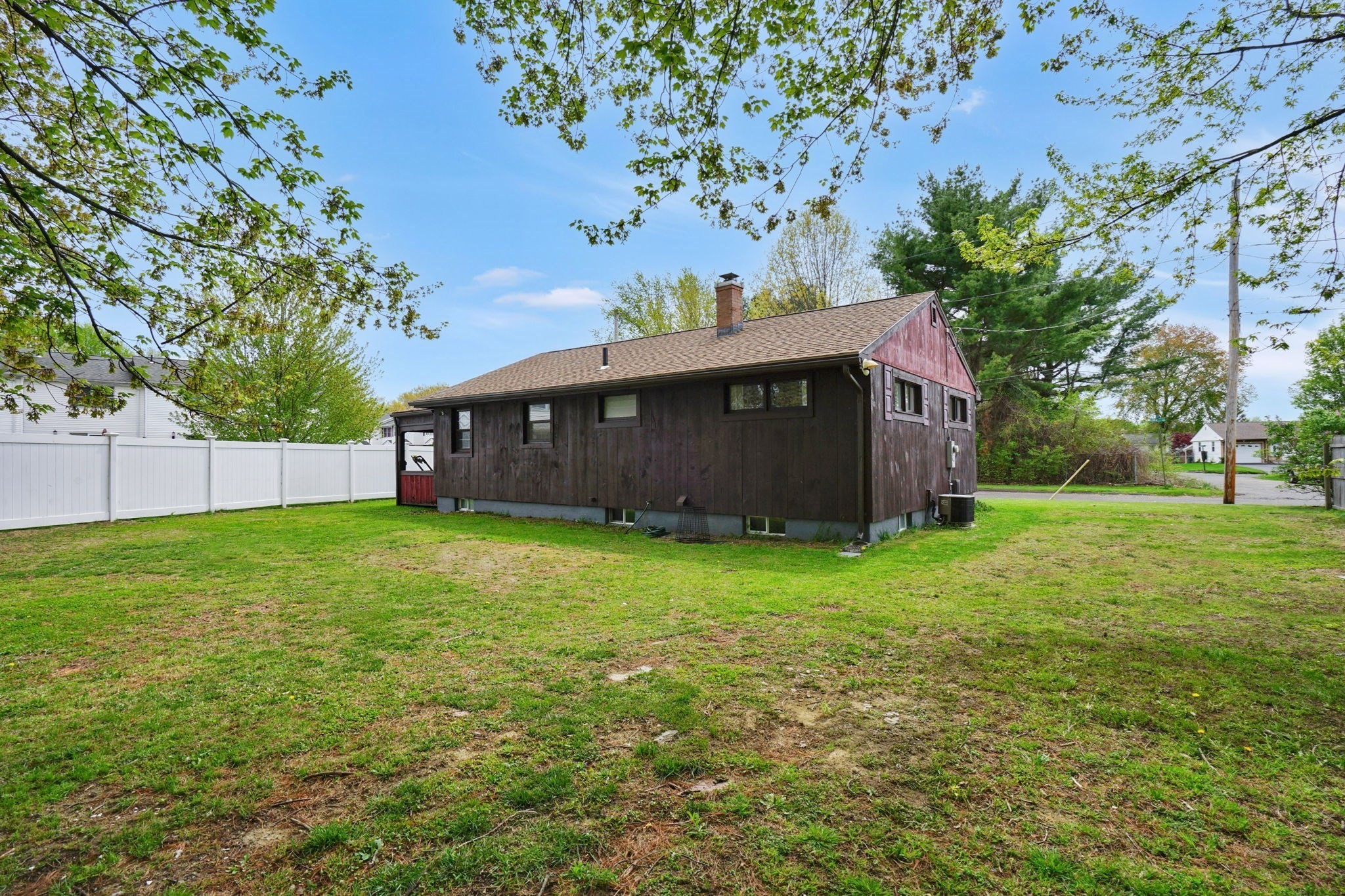 94 Cora Ave Property Photo 5