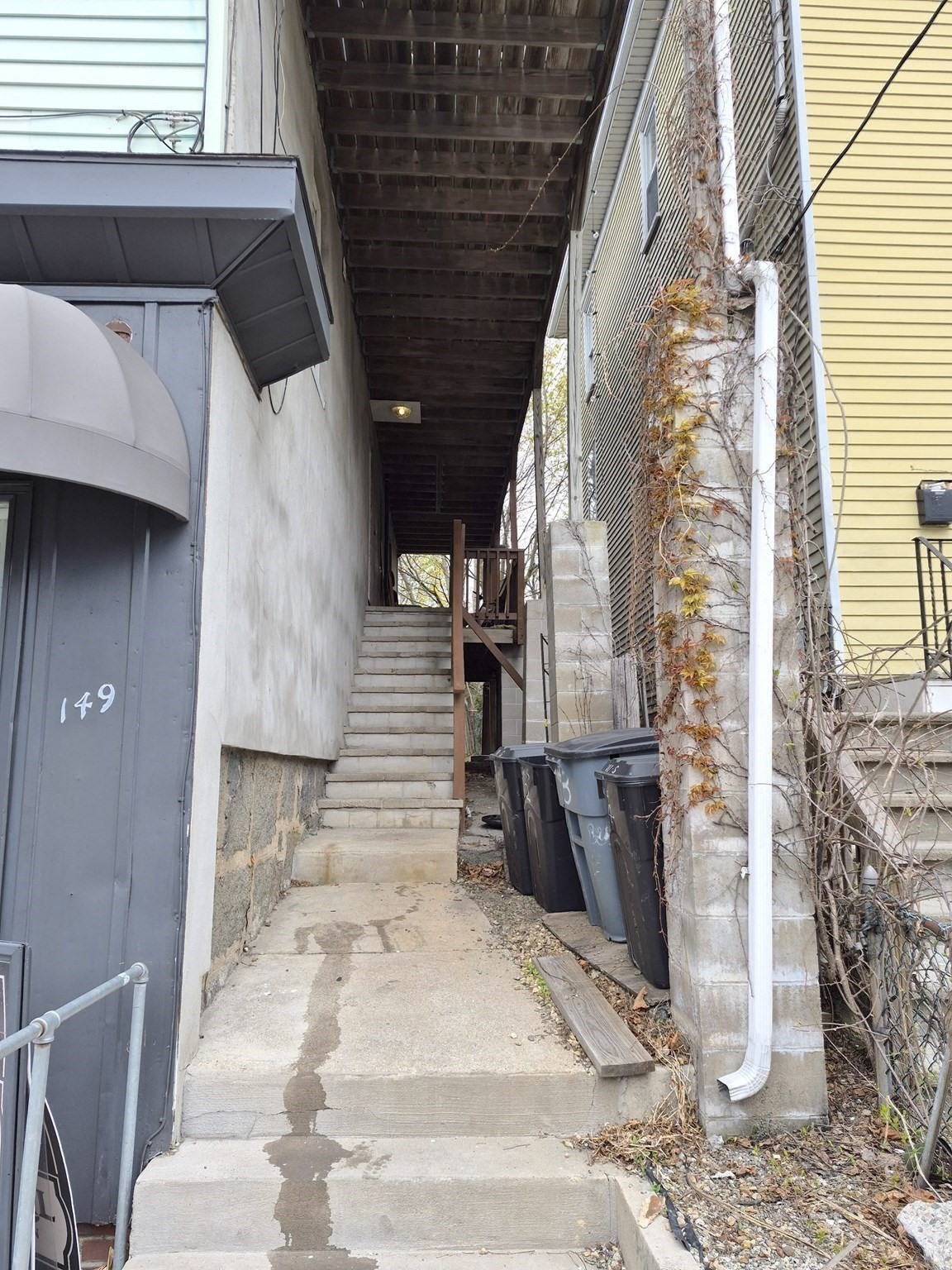 149 Washington St Property Photo 6