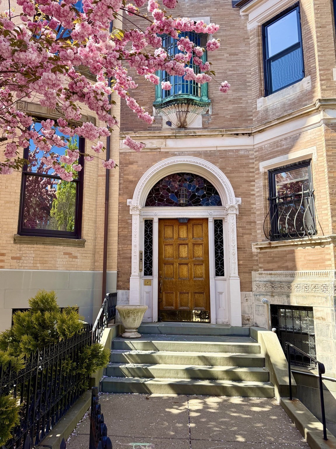 414 Beacon St Property Photo 1