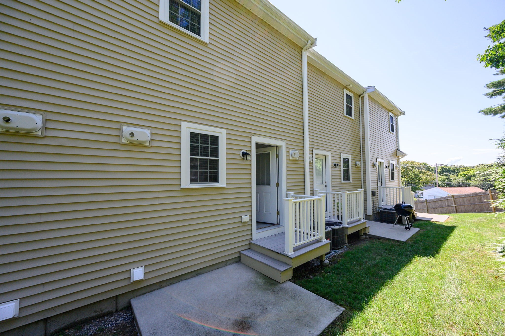 1148 Bedford St Property Photo 4