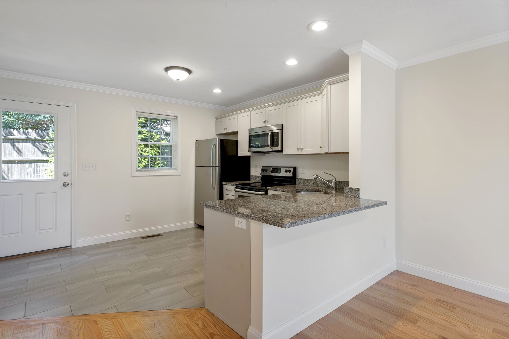 1148 Bedford St Property Photo 6