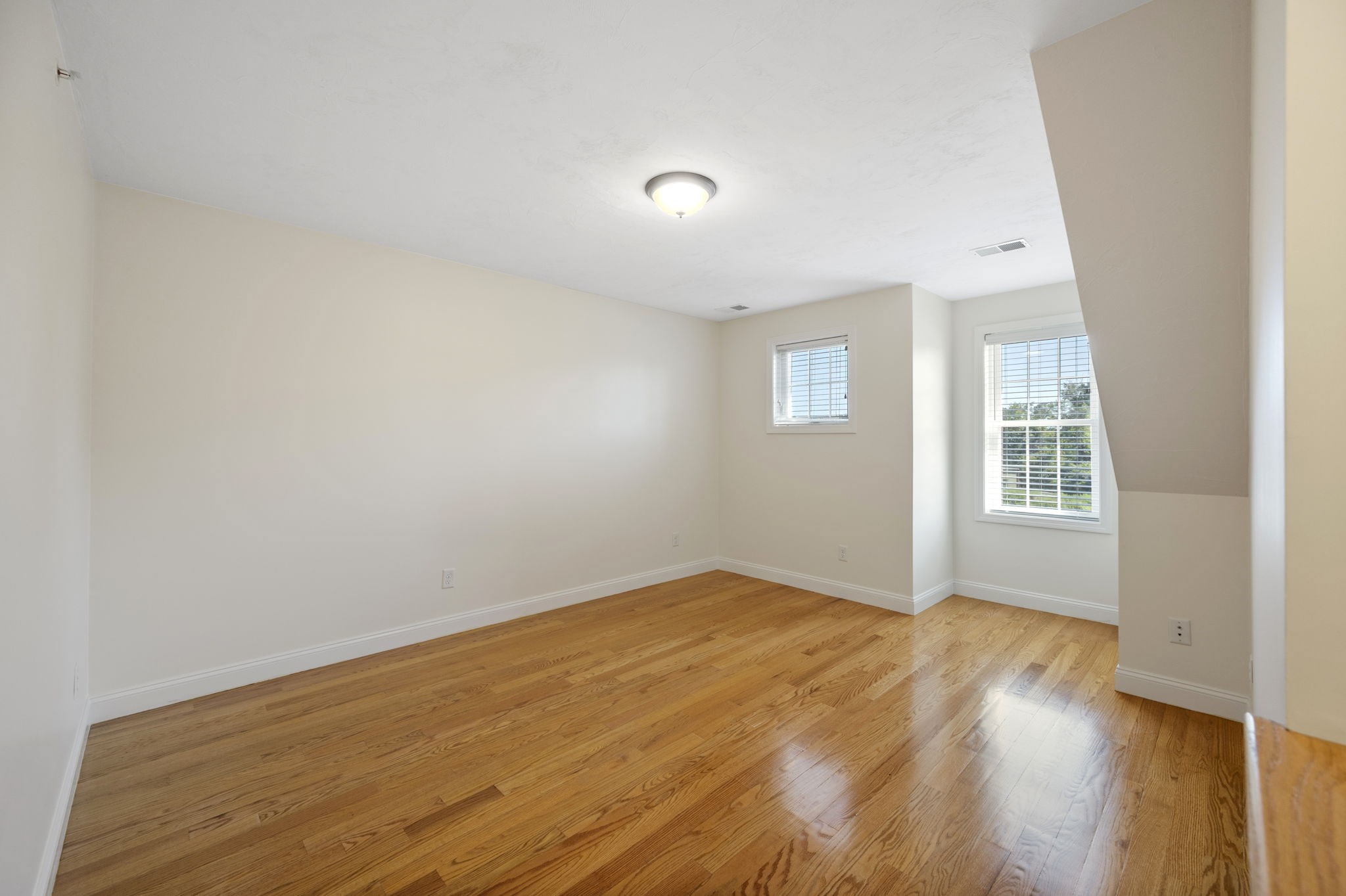 1148 Bedford St Property Photo 10