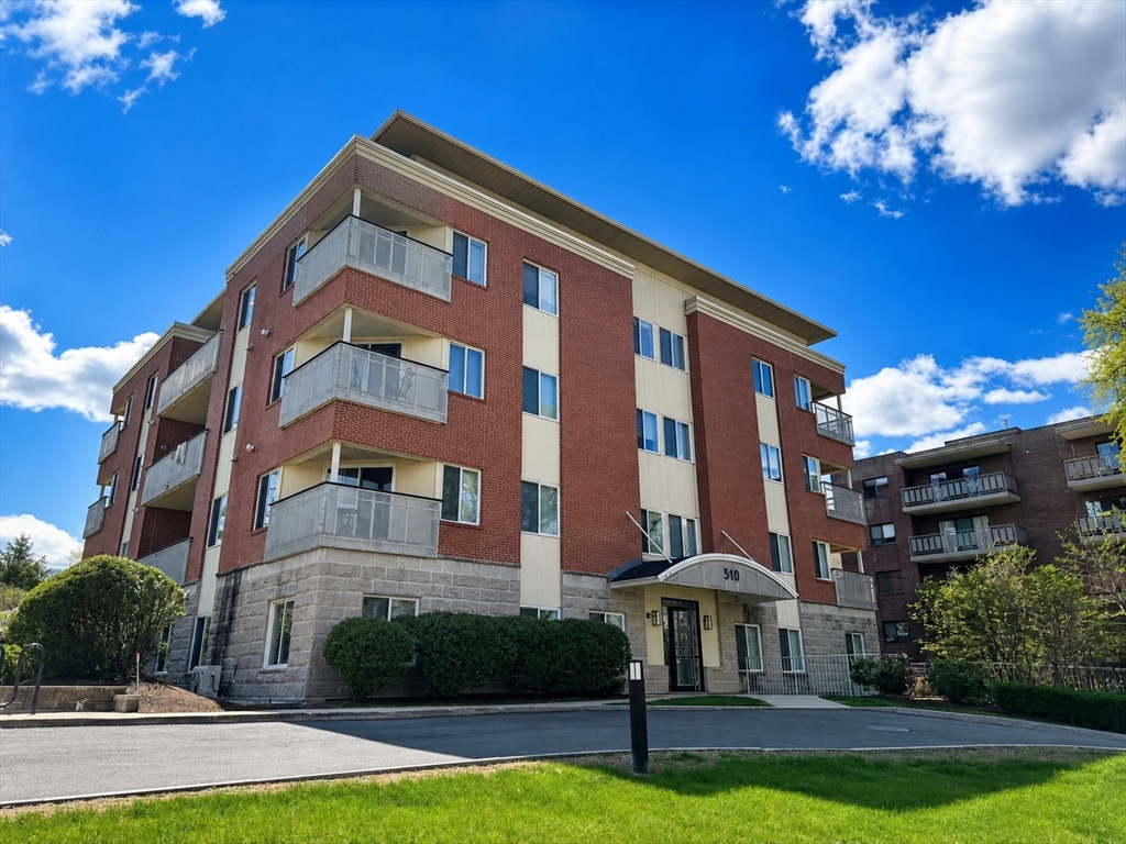 310 Hammond Pond Pkwy # 401 Property Photo 1