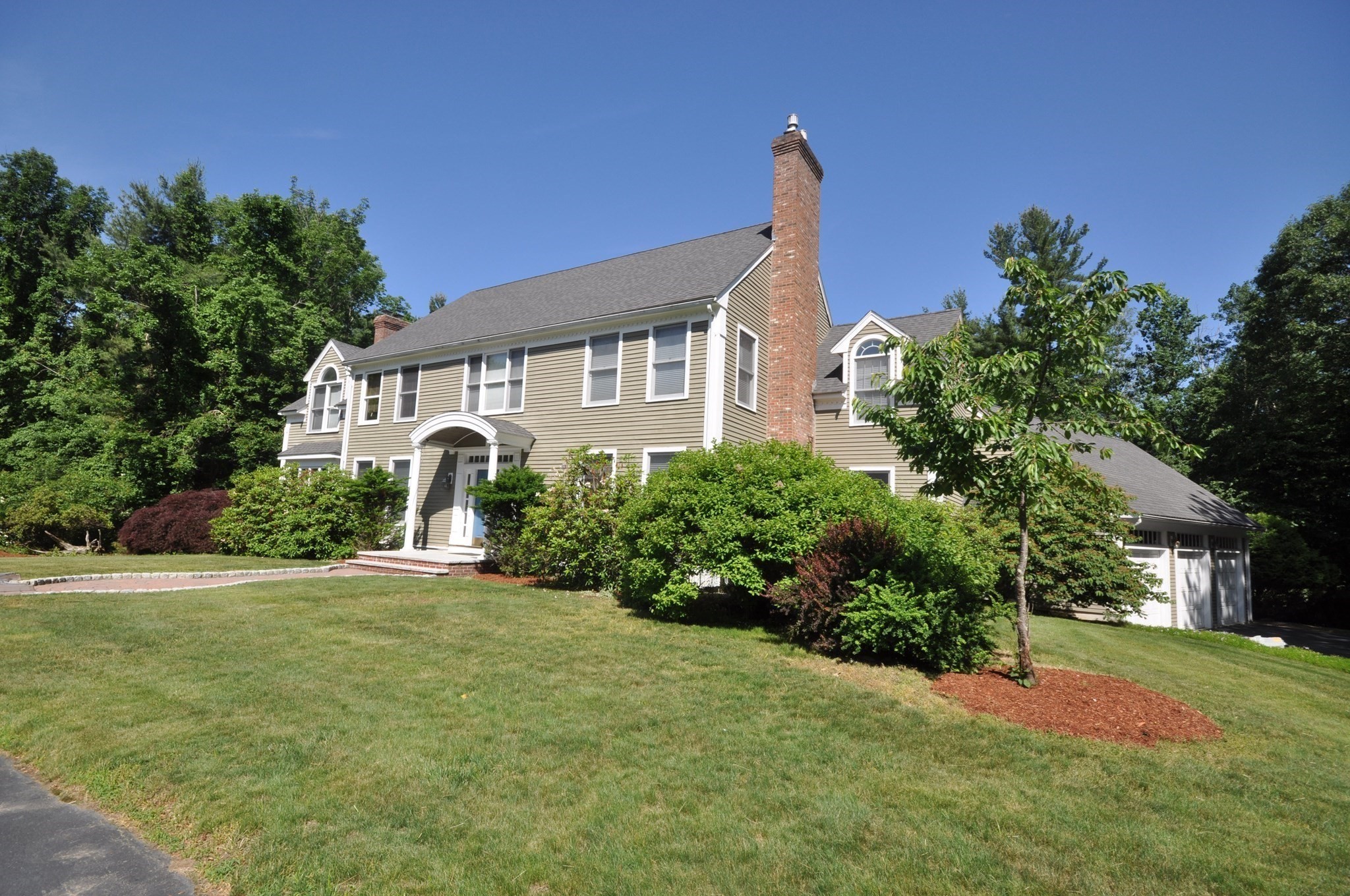 9 Breezy Point Rd Property Photo 2