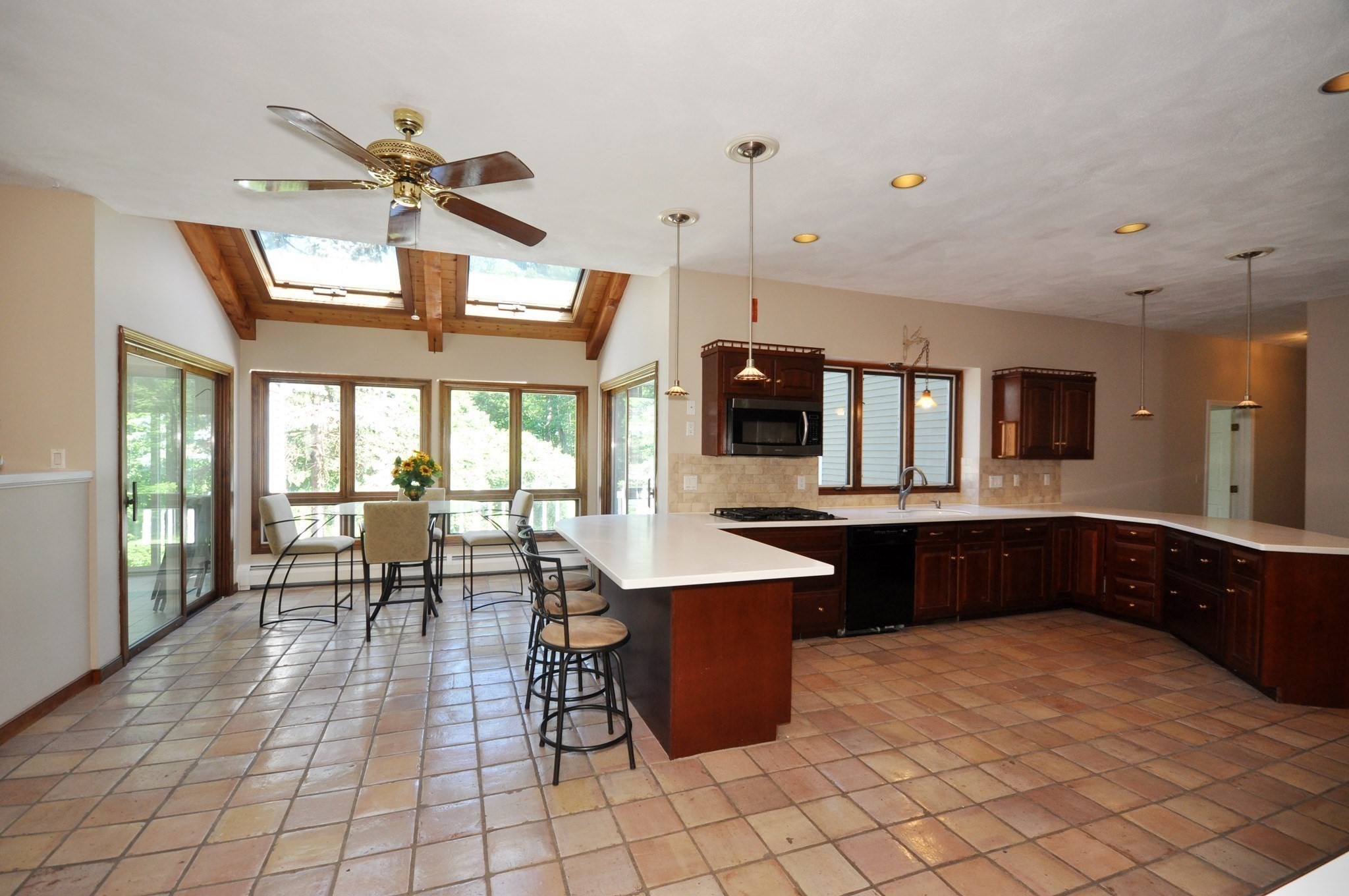 9 Breezy Point Rd Property Photo 11