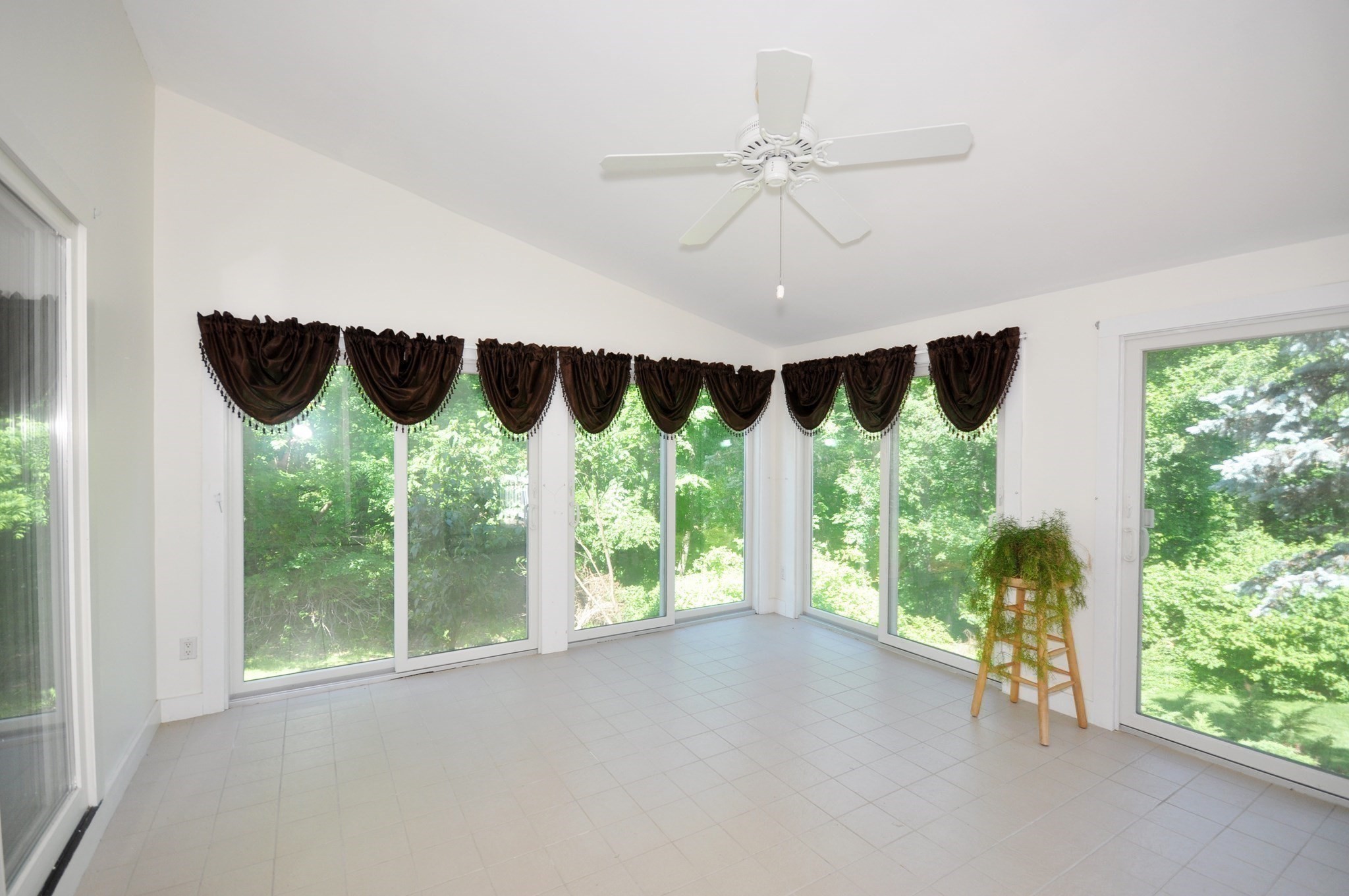 9 Breezy Point Rd Property Photo 22