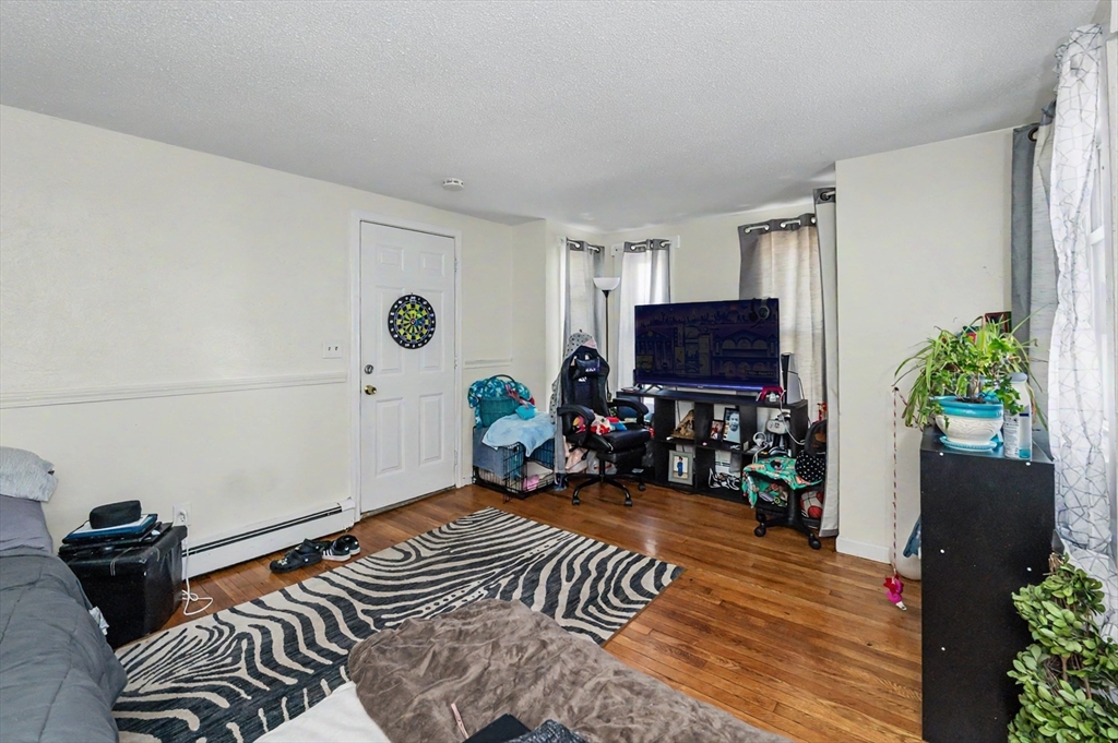 492 Fletcher St Property Photo 4