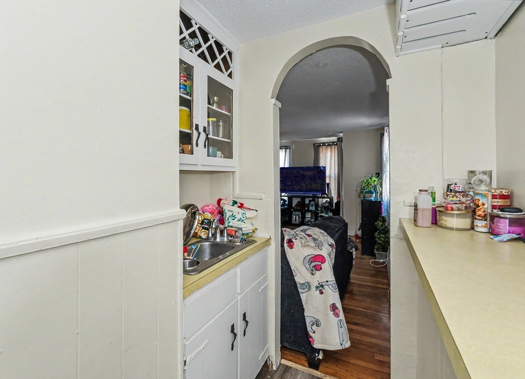 492 Fletcher St Property Photo 5