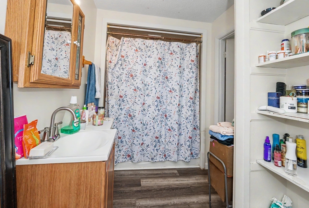 492 Fletcher St Property Photo 9