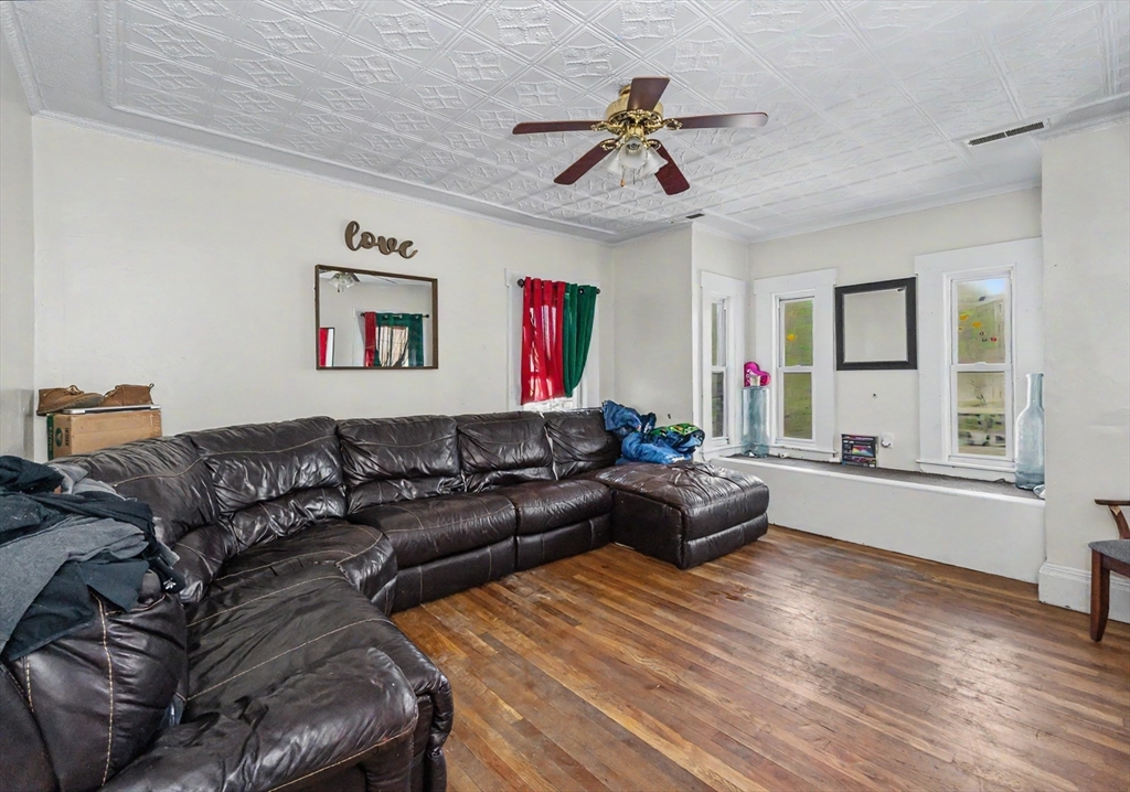 492 Fletcher St Property Photo 18