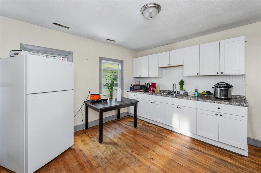 492 Fletcher St Property Photo 21