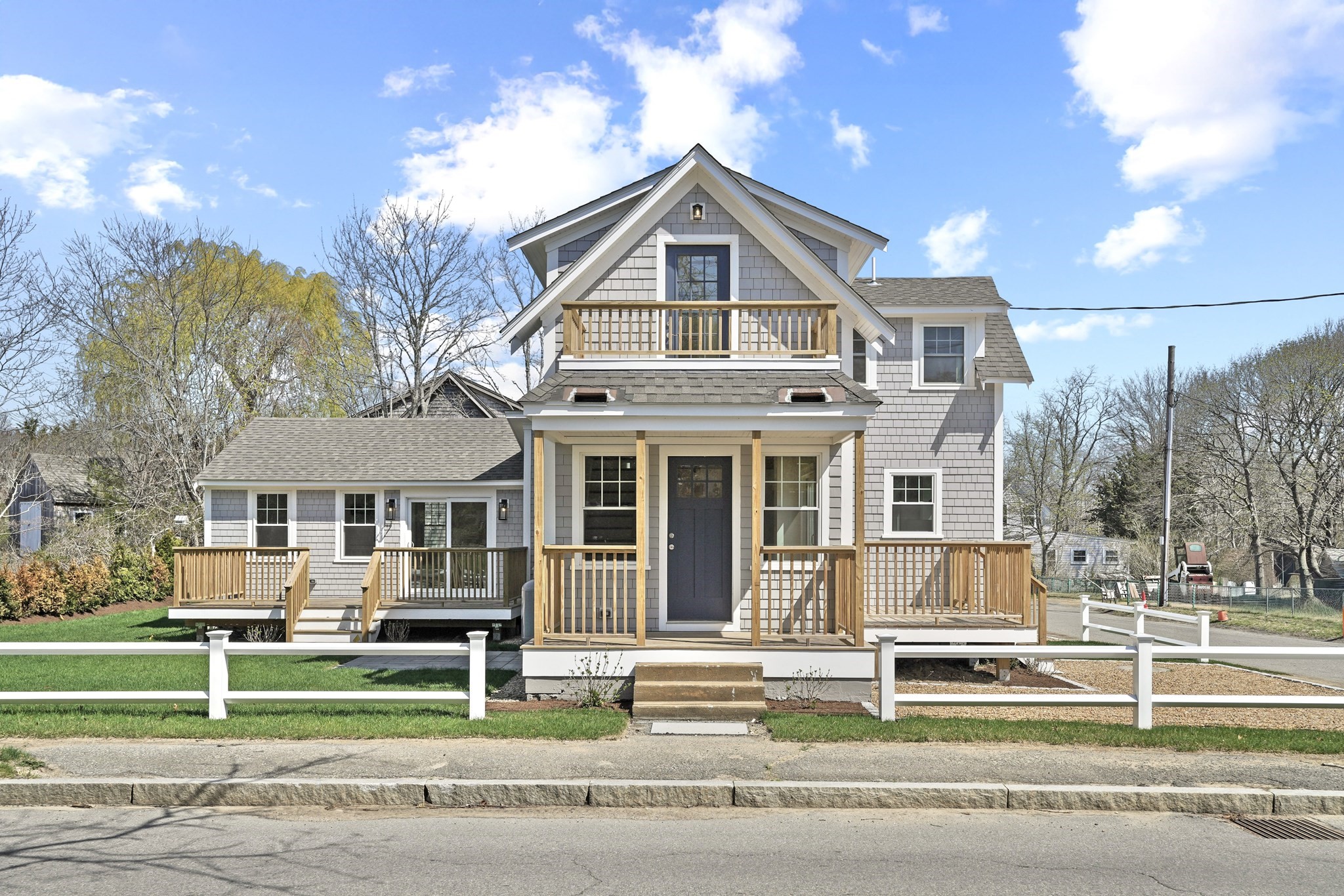 33 Vineyard Ave Property Photo 1