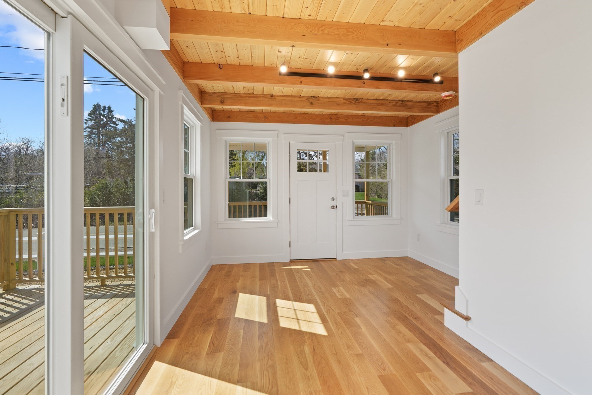 33 Vineyard Ave Property Photo 5