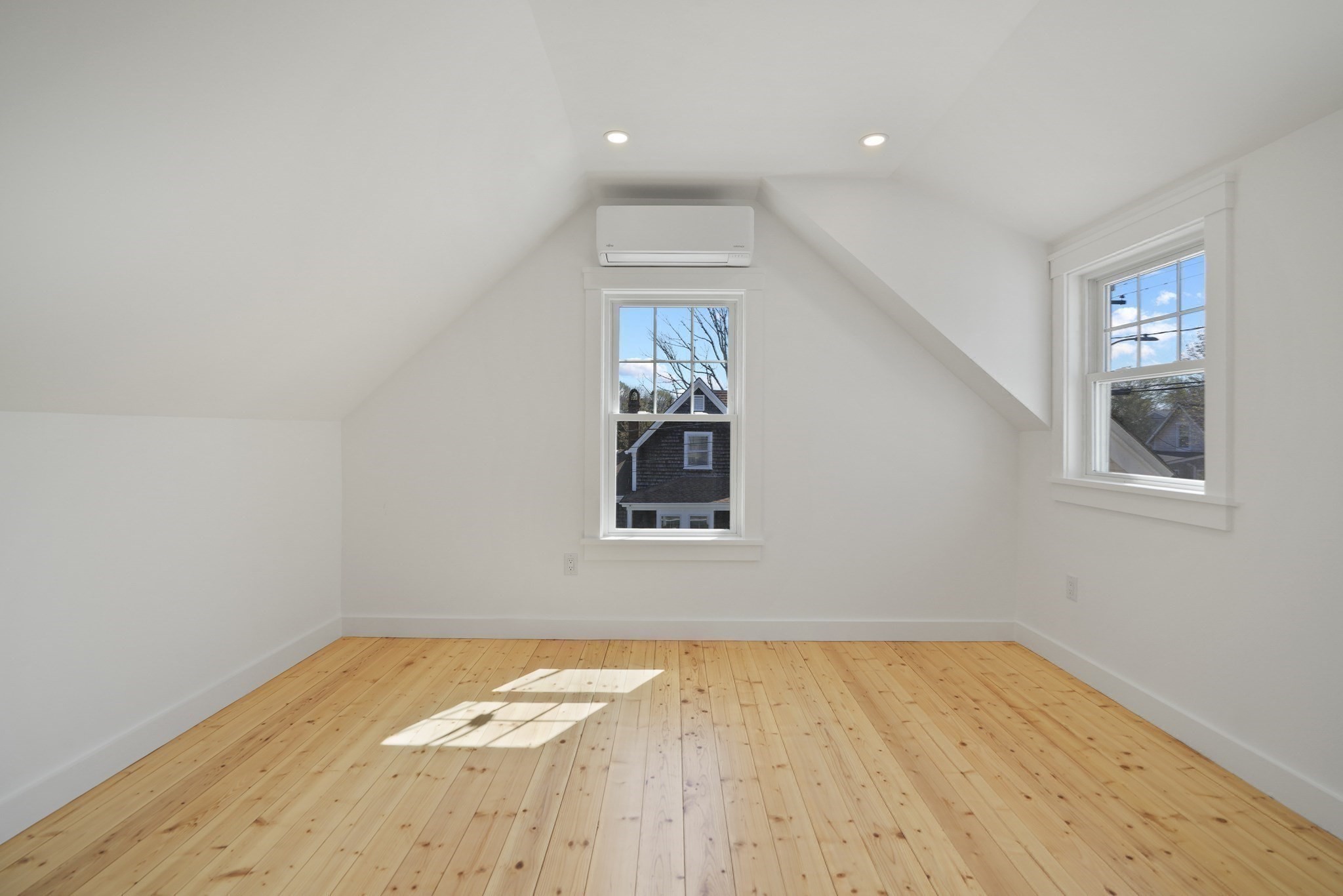 33 Vineyard Ave Property Photo 14