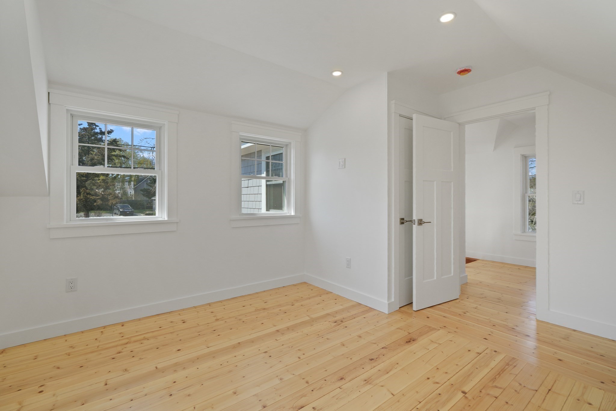 33 Vineyard Ave Property Photo 16