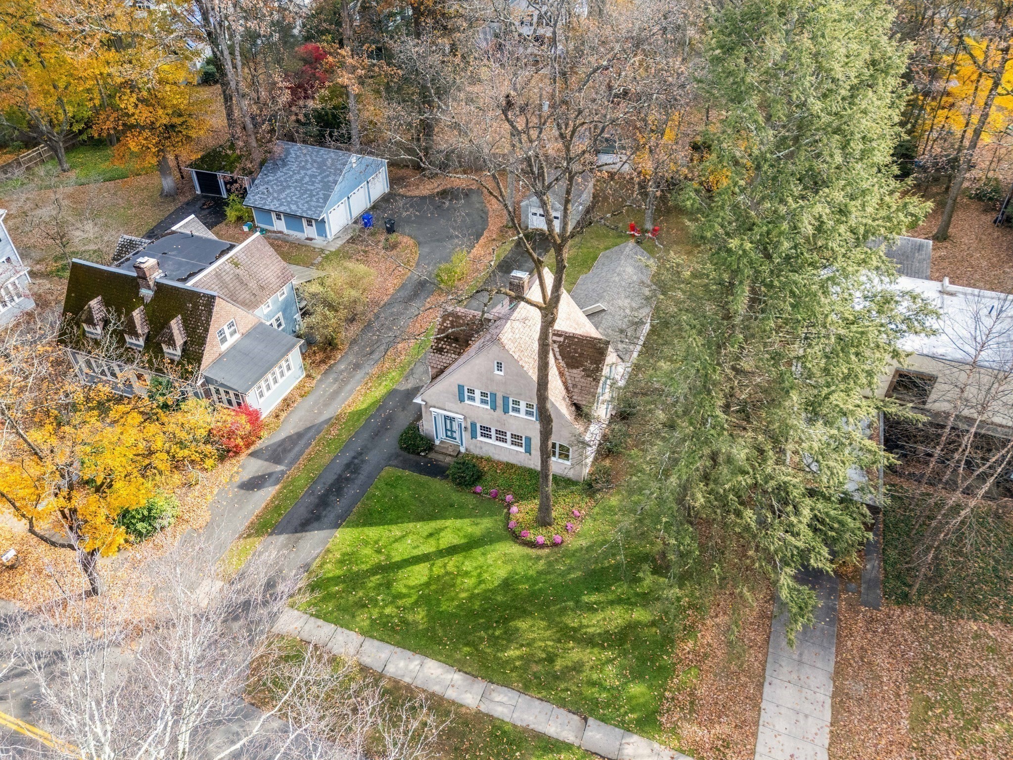 61 Woodlawn Ave Property Photo 3