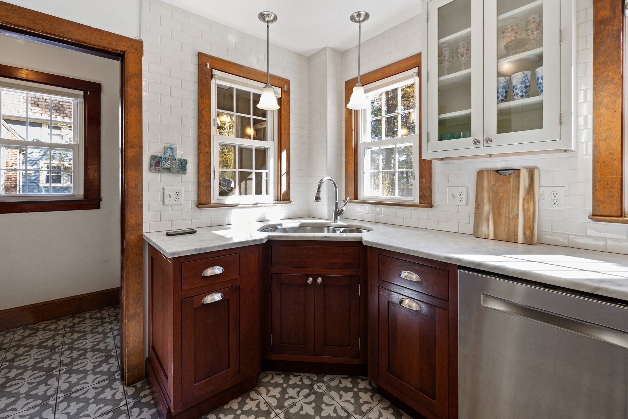 61 Woodlawn Ave Property Photo 10