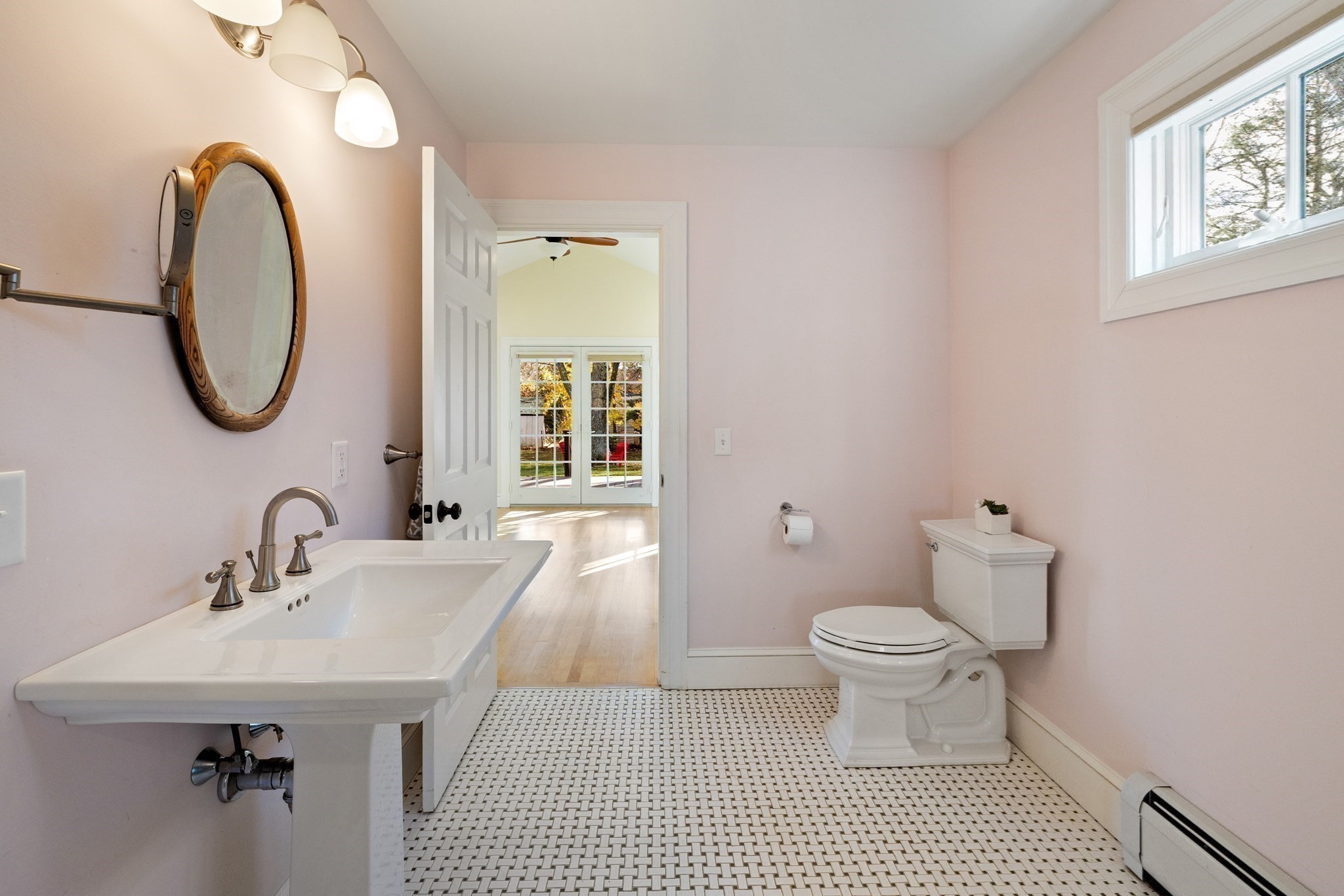 61 Woodlawn Ave Property Photo 25