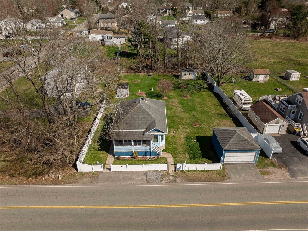 992 Lees River Ave Property Photo 3