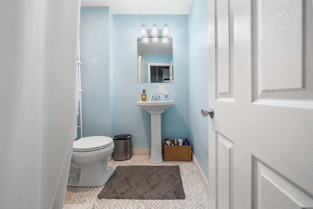 77 Webster St # 2 Property Photo 6