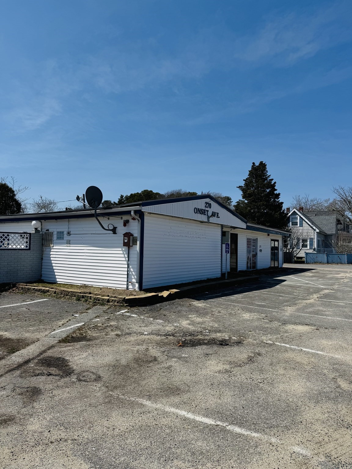 270 Onset Ave Property Photo 7