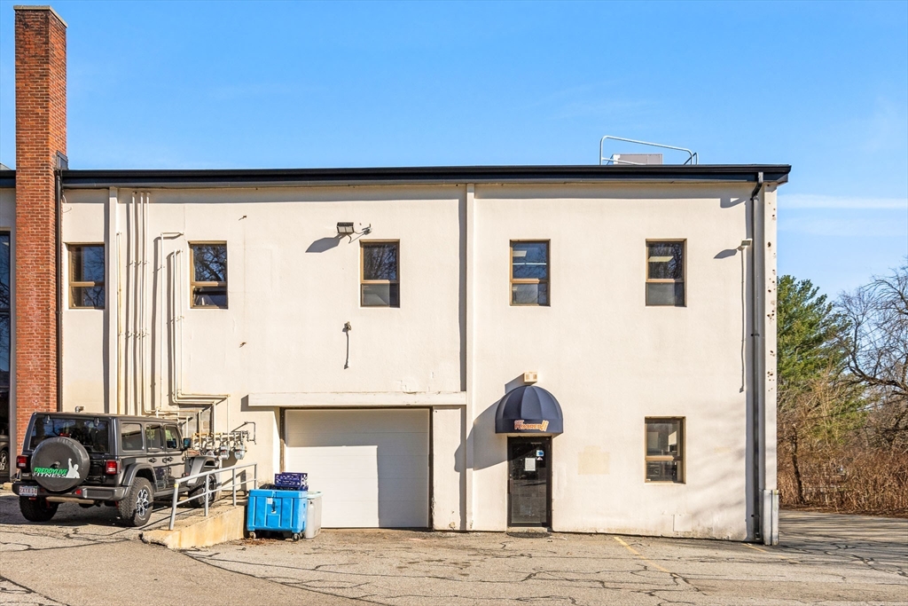 750 Main St Rear Property Photo 3