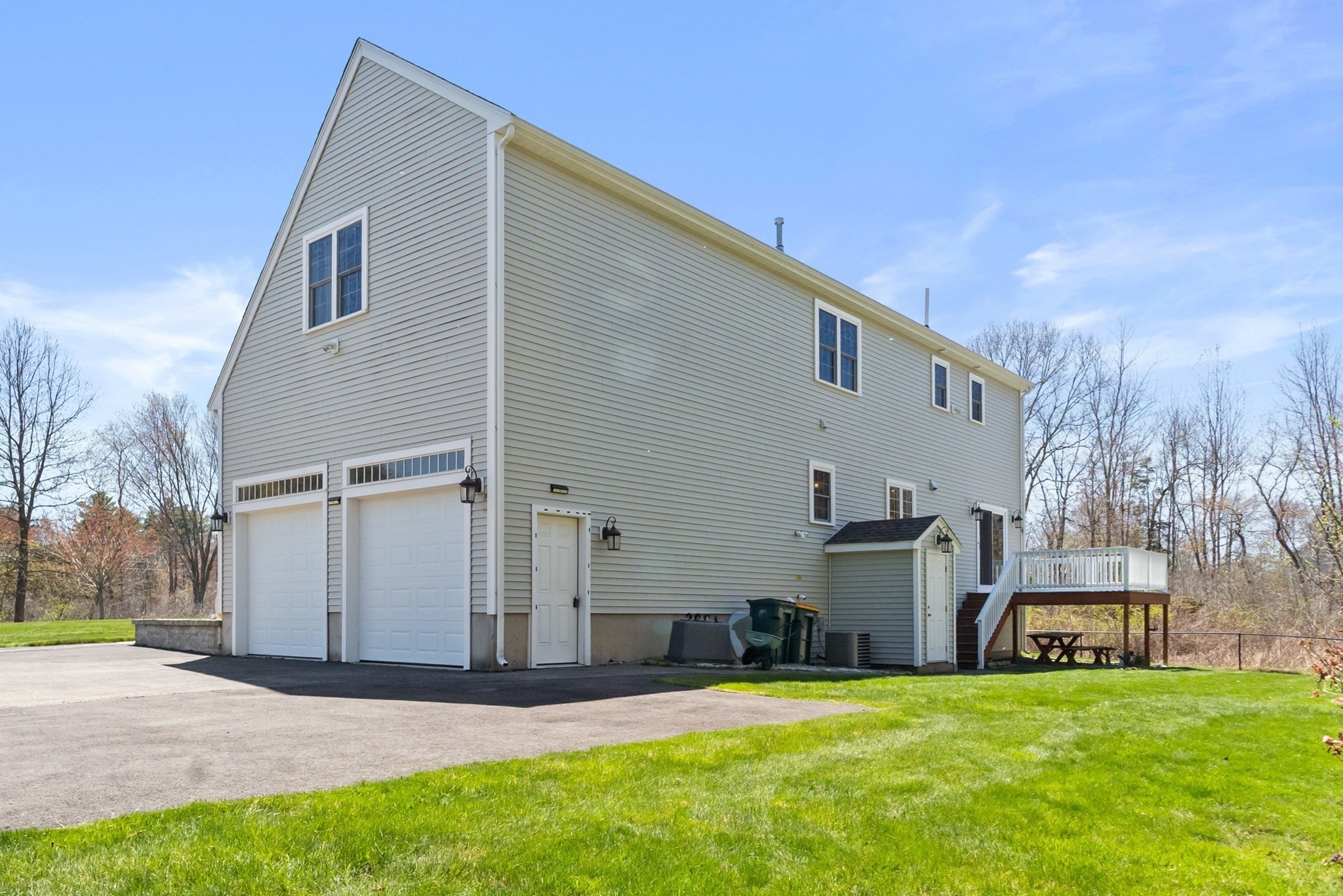 221 Chestnut St Property Photo 4