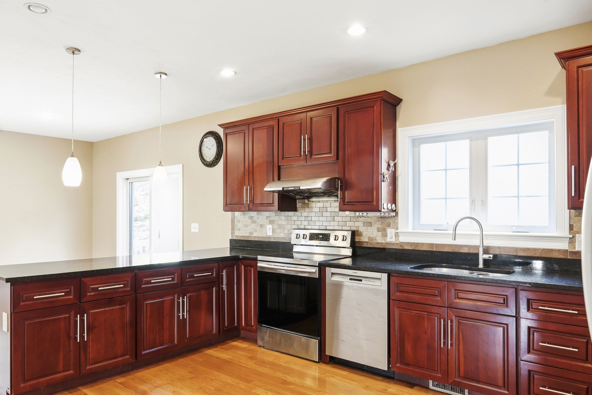 221 Chestnut St Property Photo 9