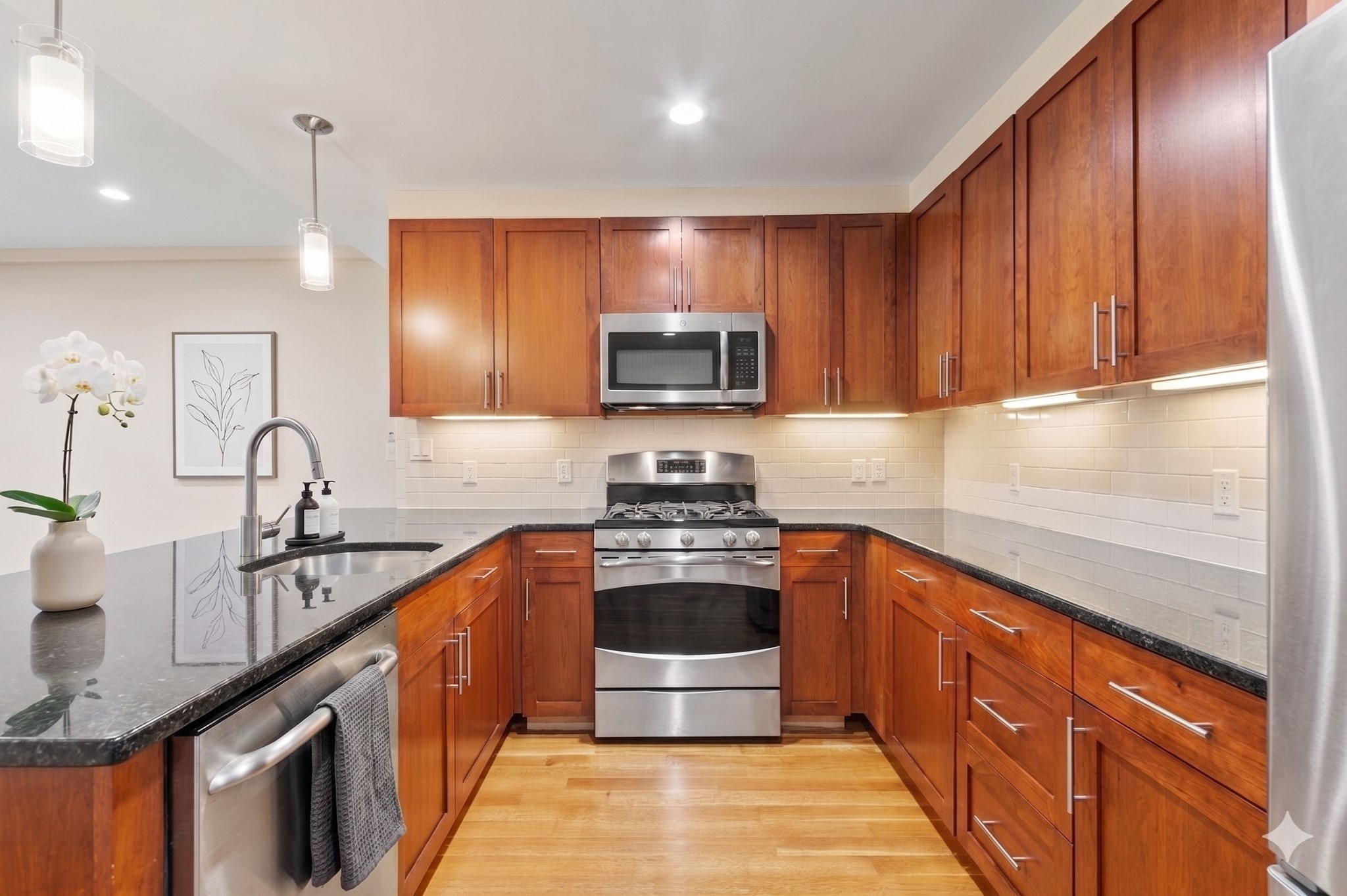 321 Hammond Pond Pkwy # 103 Property Photo 5