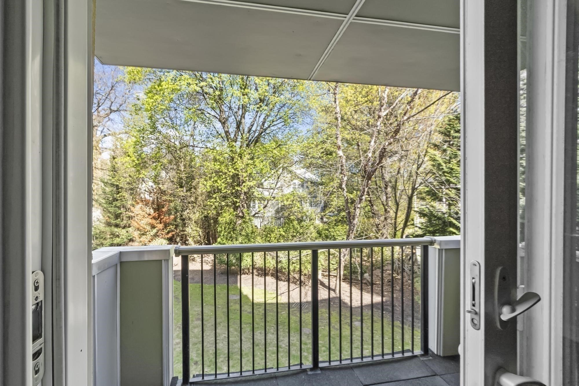 321 Hammond Pond Pkwy # 103 Property Photo 11