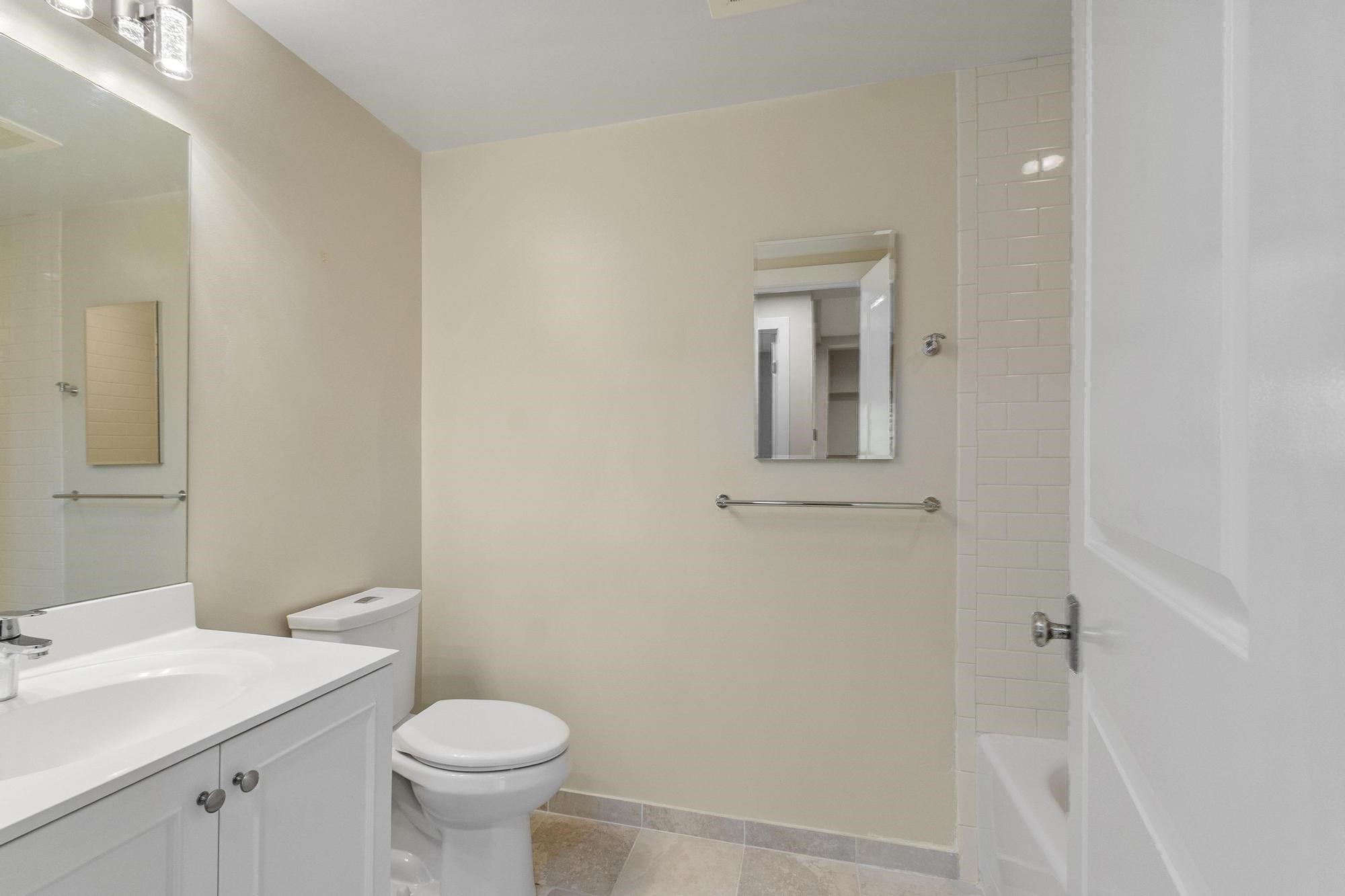 321 Hammond Pond Pkwy # 103 Property Photo 16