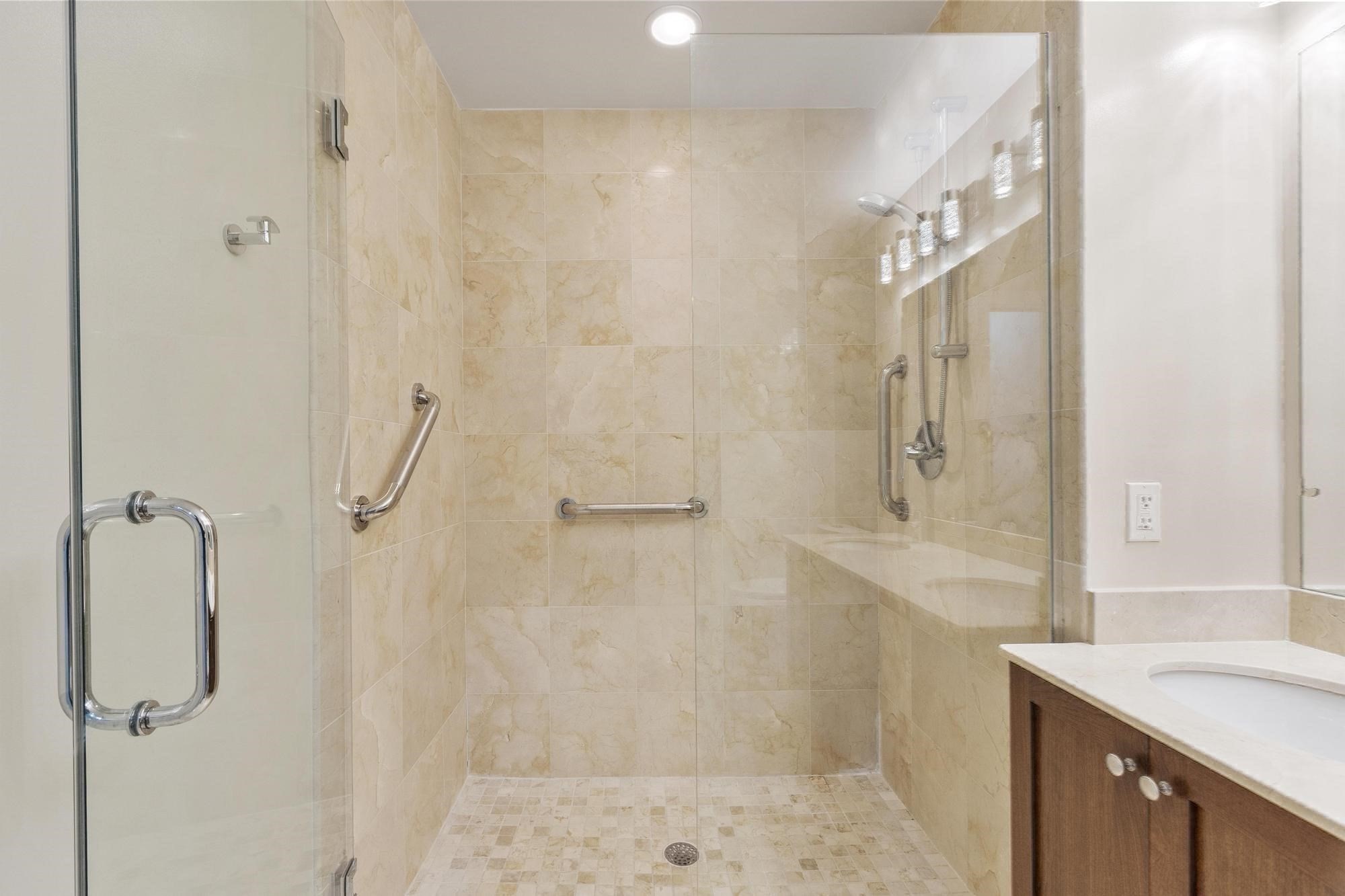 321 Hammond Pond Pkwy # 103 Property Photo 17