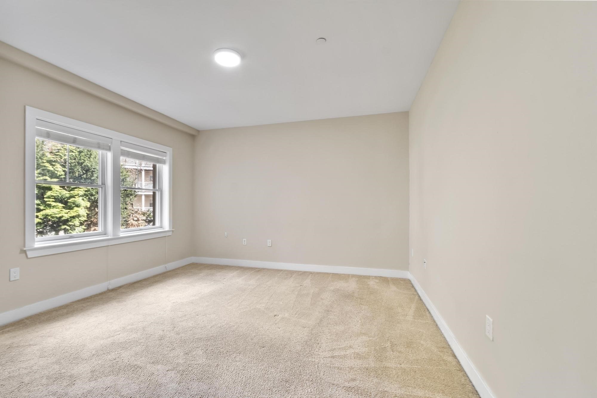 321 Hammond Pond Pkwy # 103 Property Photo 20