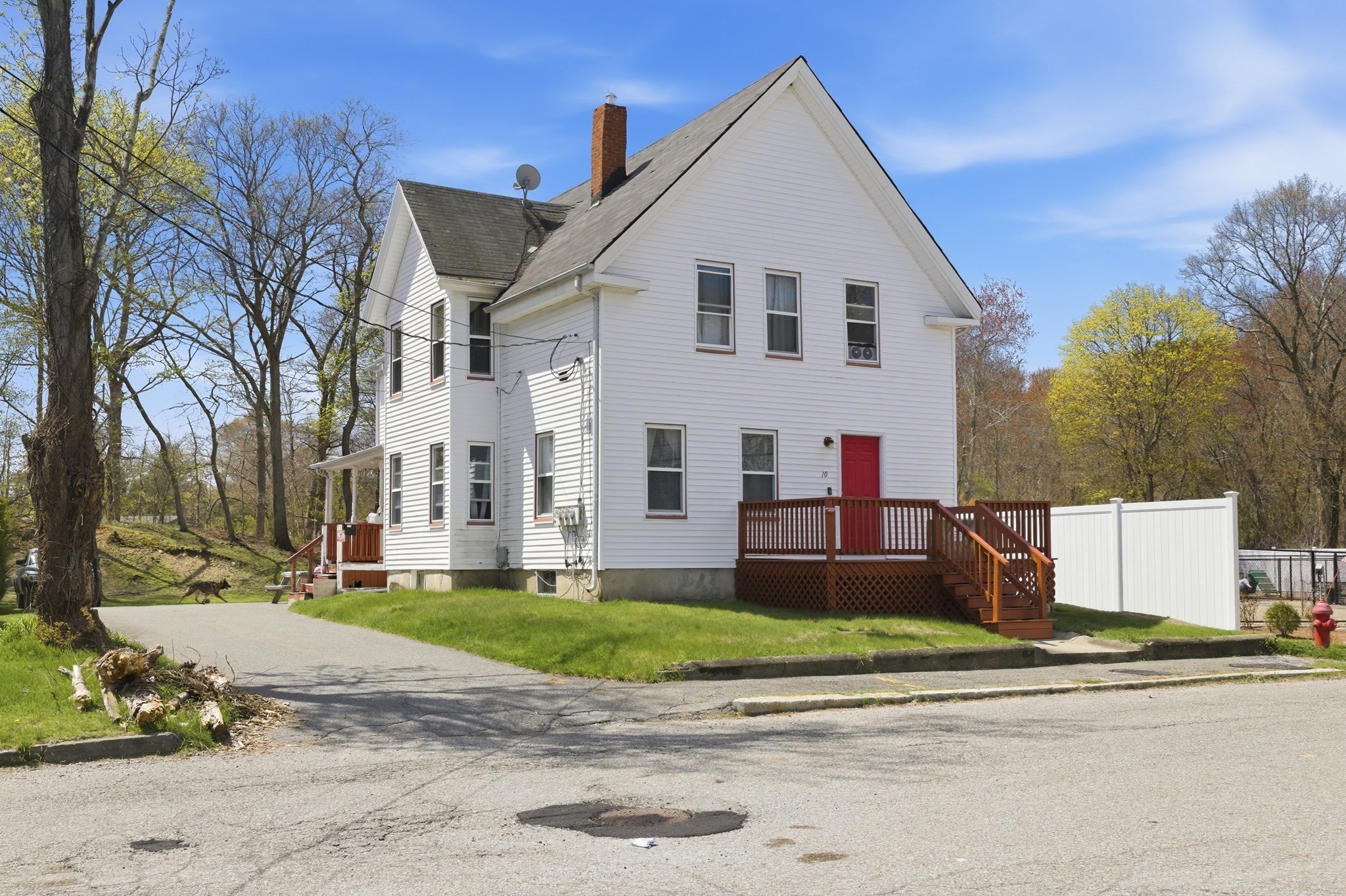 10 Oak Avenue Property Photo 2