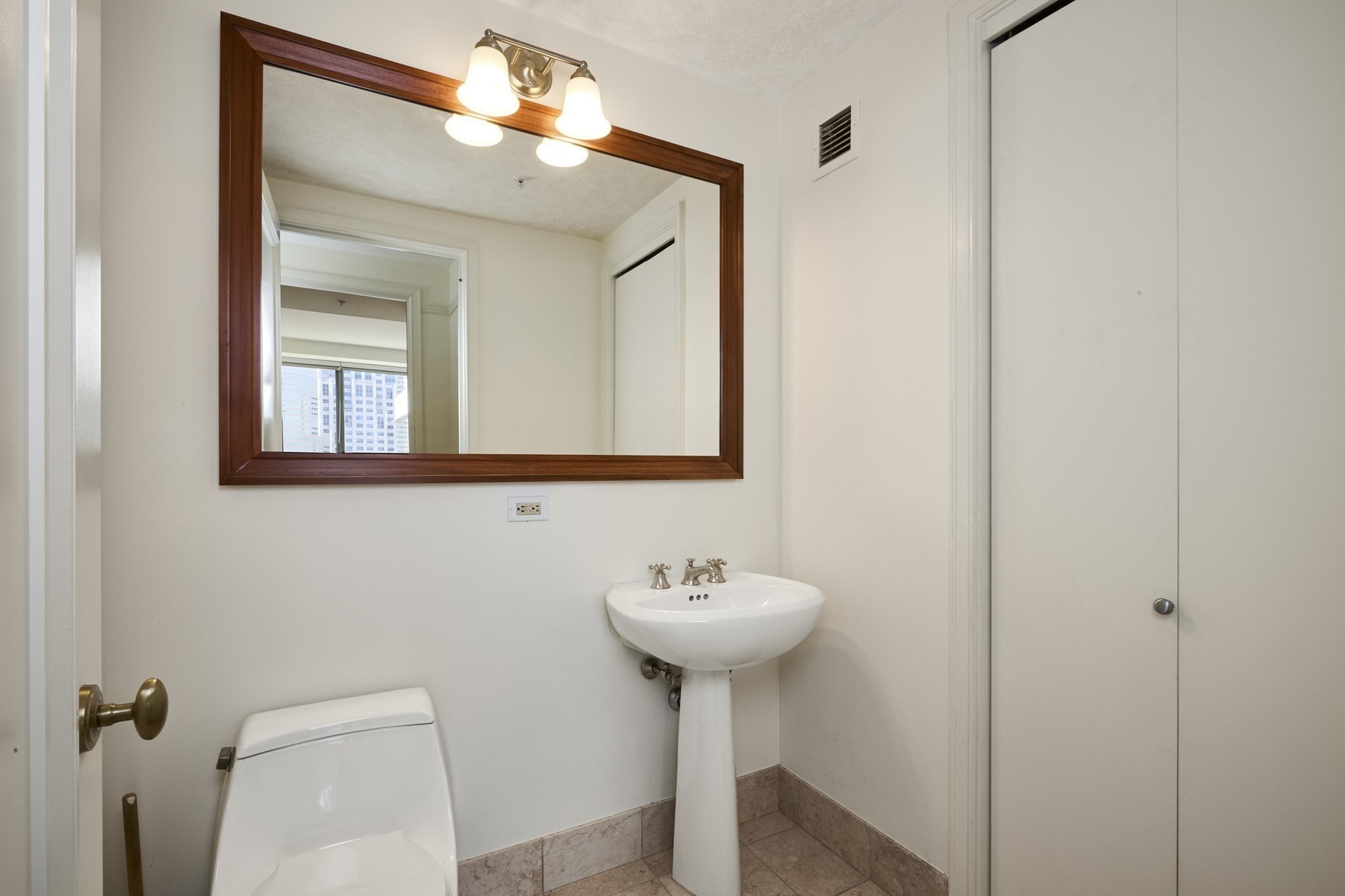 2 Avery # 22a Property Photo 9