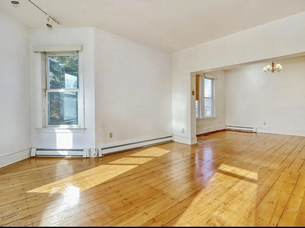 198 Franklin St # A Property Photo 5