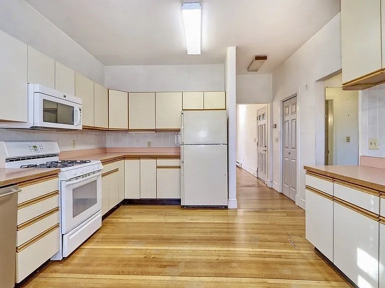 198 Franklin St # A Property Photo 9