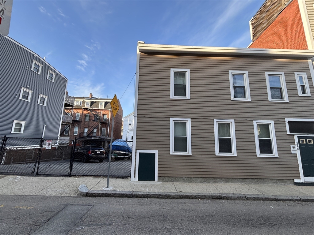 245 Gold St Property Photo 1