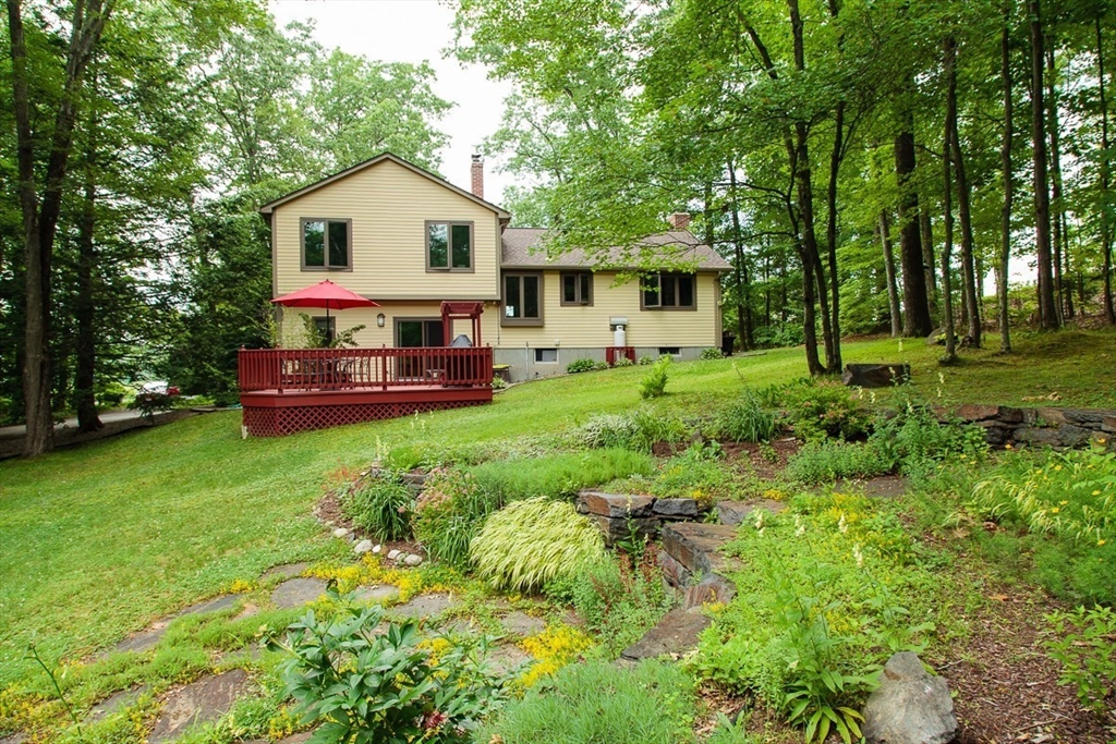 305 Strong St Property Photo 4