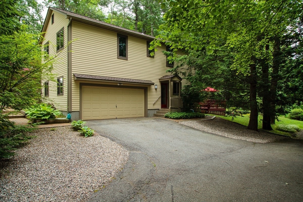 305 Strong St Property Photo 6