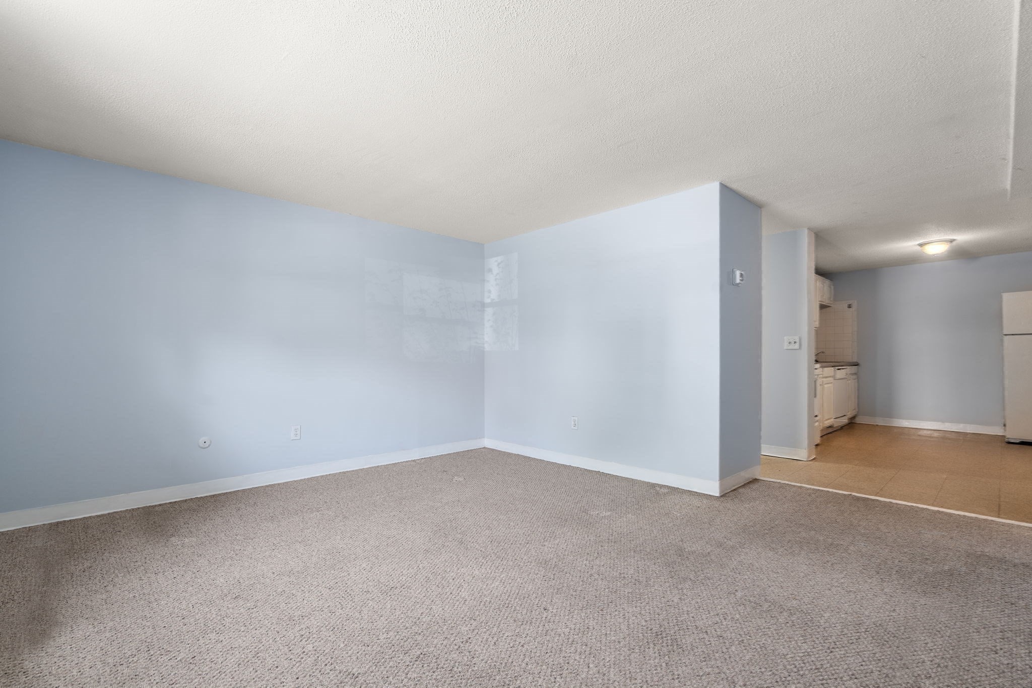 71 Oxford Ave # A Property Photo 2