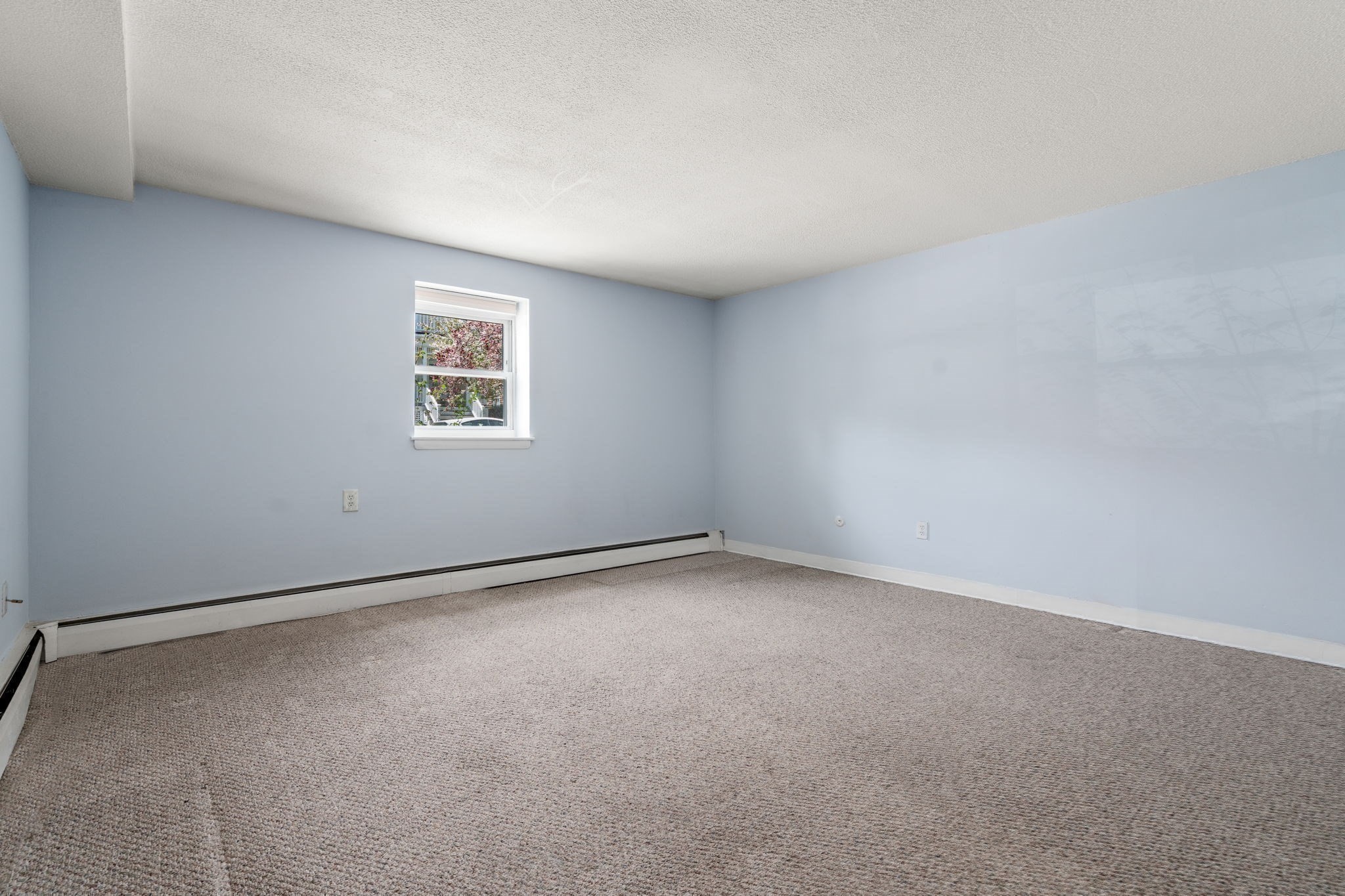 71 Oxford Ave # A Property Photo 11