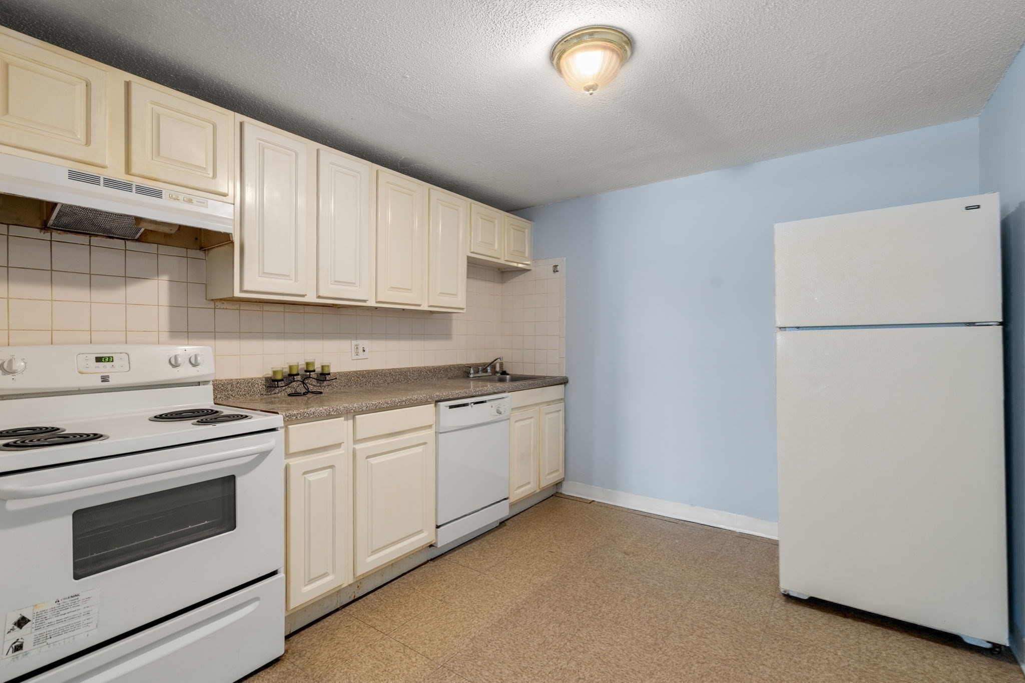 71 Oxford Ave # A Property Photo 12