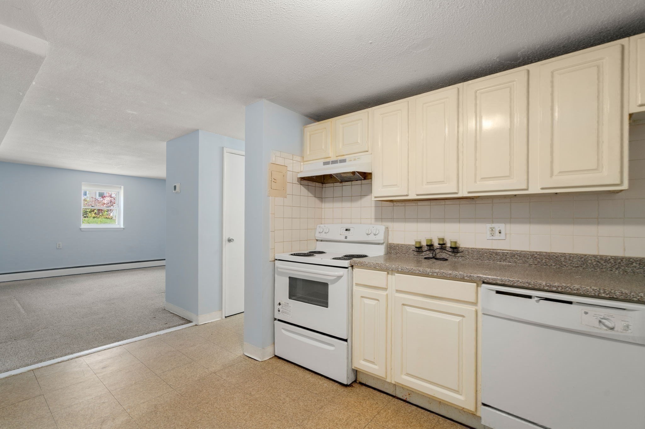 71 Oxford Ave # A Property Photo 13
