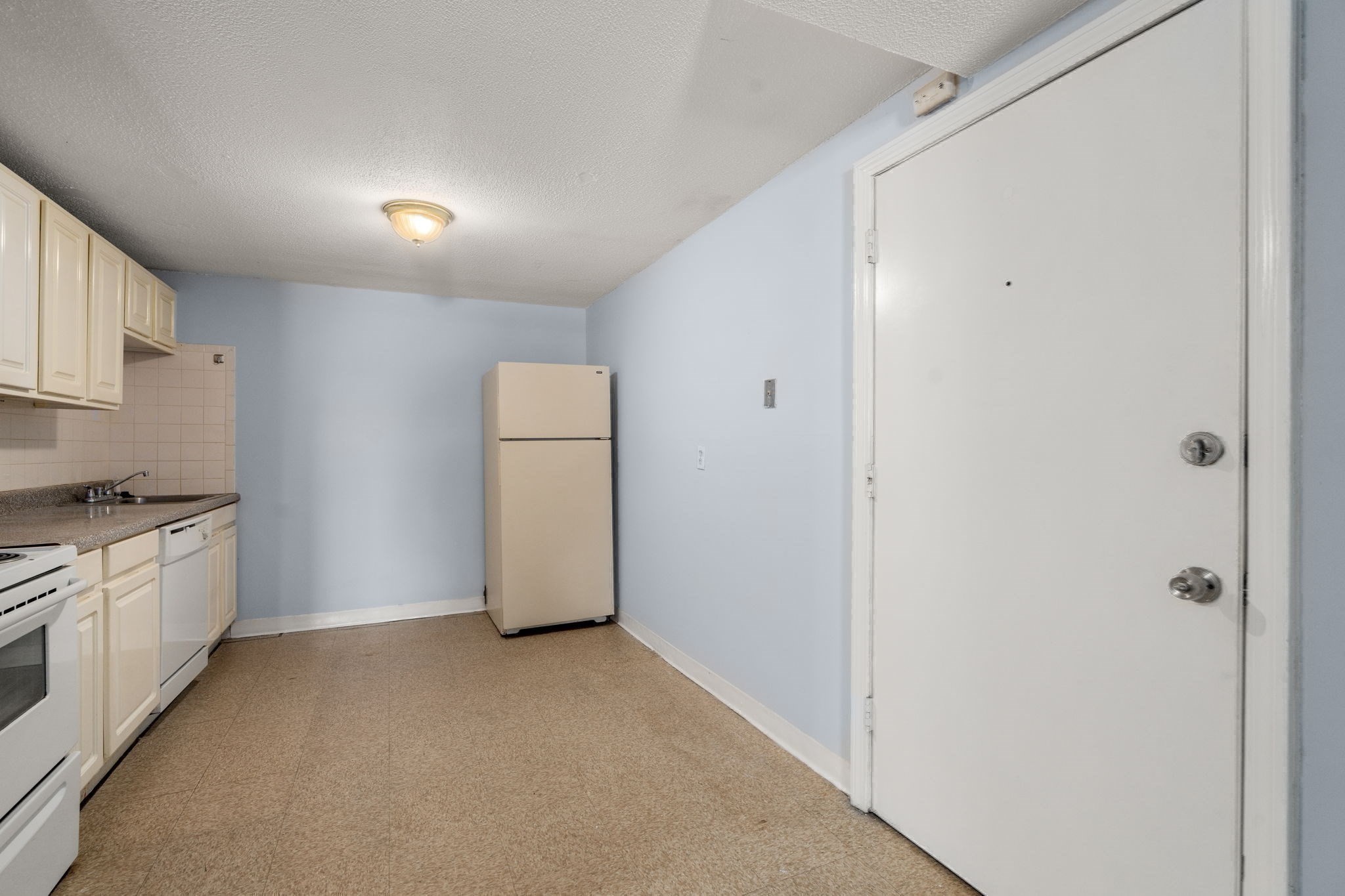 71 Oxford Ave # A Property Photo 15